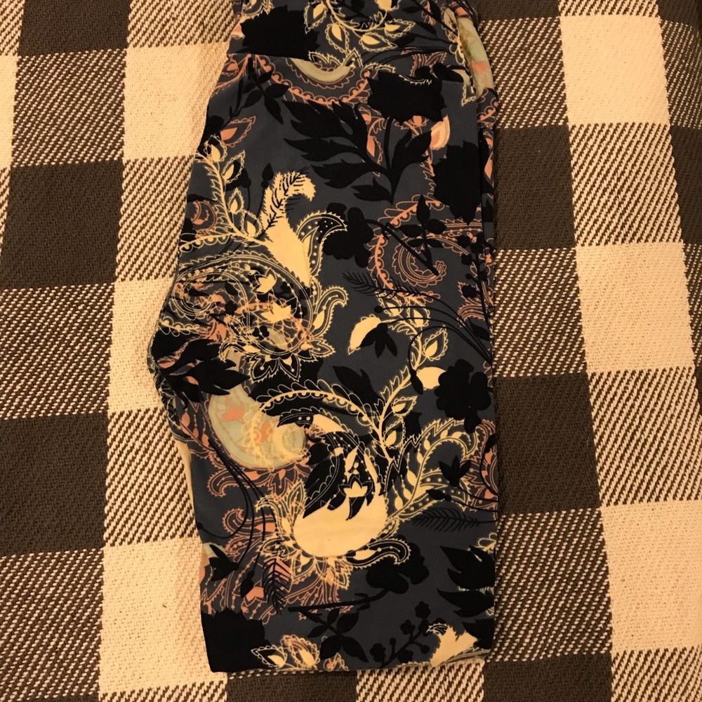 BEAUTIFUL LuLaRoe OS Navy/Cream Leggings